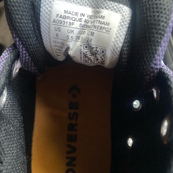 Sneakers. Converse Chuck Taylor Navy and Tan BNWOT - Picture 7 of 13